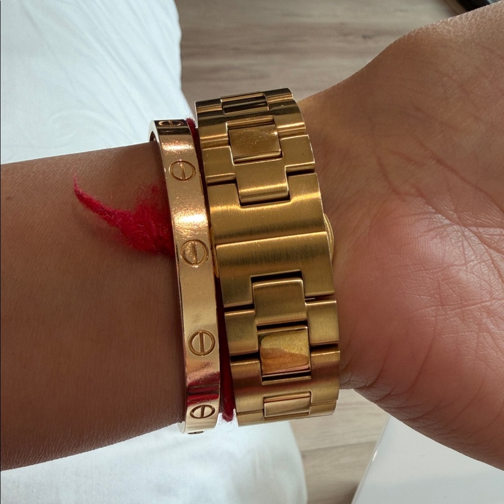 Gold Metal Watch - Picture 10 of 11